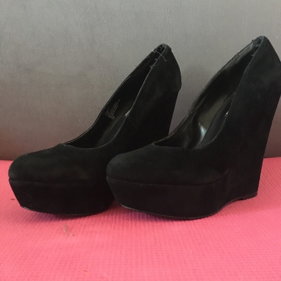 Wedge Heels - Picture 1 of 7